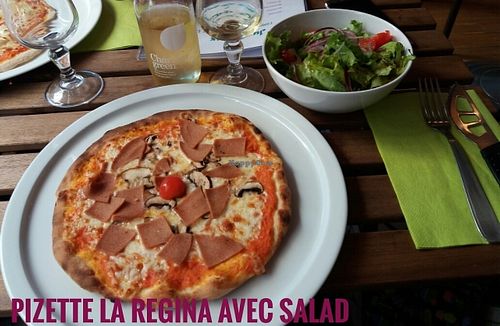 pizette avec salad  at Pizzebio in Paris