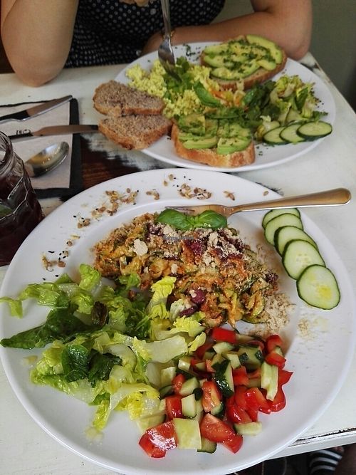 zucchini pasta and scrambled tofu at Lück's in Berlin