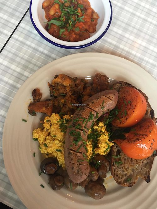 Full English with added tofu scramble and beans on the side (because I don't like them making the bread soggy...) at Lele's in East London