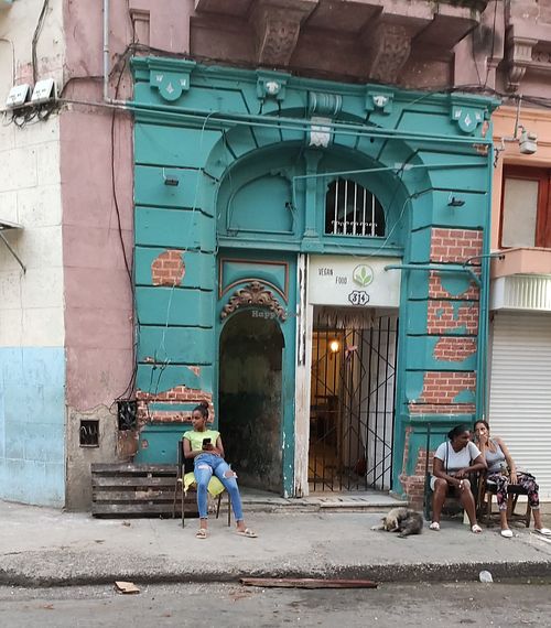  at El Shamuskia'o in Havana