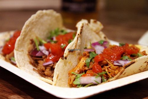 Fresh homemade Vegan Tacos

Marinated jackfruit, red oignon, cilantro, salsa, all homemade all vegan ! at The Mexican Standoff - Pop-up in Paris