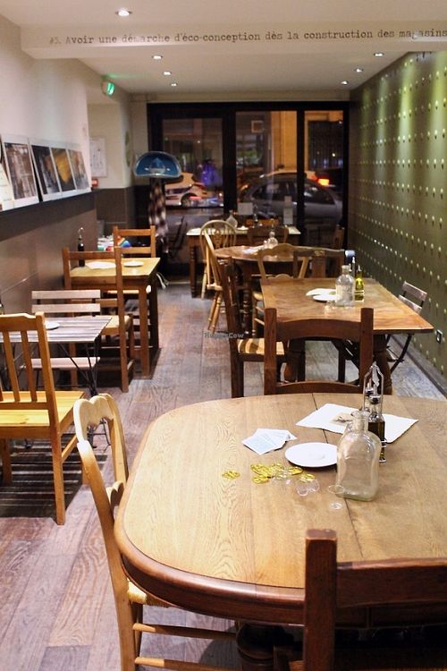 The restaurant has recycled and ecological furniture at The Mexican Standoff - Pop-up in Paris