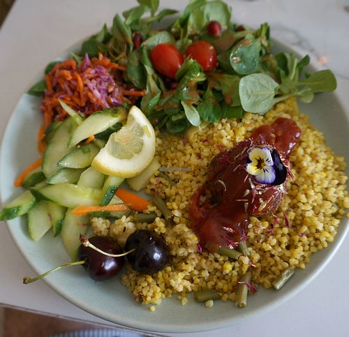 Green Augustine plate at L'Abattoir Vegetal - Guisarde in Paris