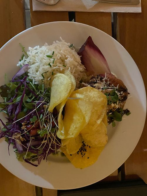Veggie burger at Organi Chiado in Lisbon