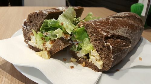 pao de alfarroba com tofu e alface at Saladas+ in Aveiro