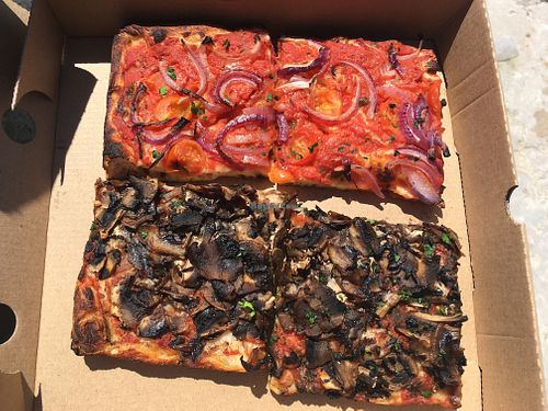 Cherry tomatoes and red onion on top, mushroom on the bottom at Romana Pizza in Lisbon