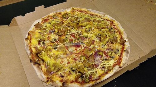 Home delivered XL-sized seitan pizza 20 € at Pizza Express - Mariankatu in Helsinki