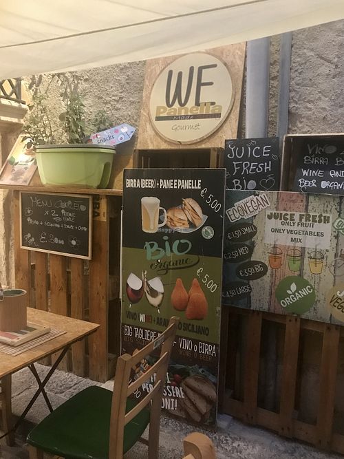 Just Veggie patio at JustVeggie in Siracusa