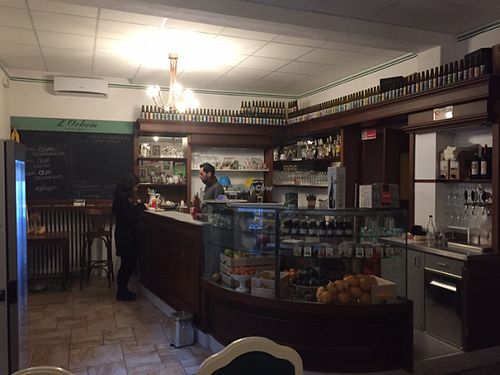 The counter (and the owner) at L'Orteria in Lodi