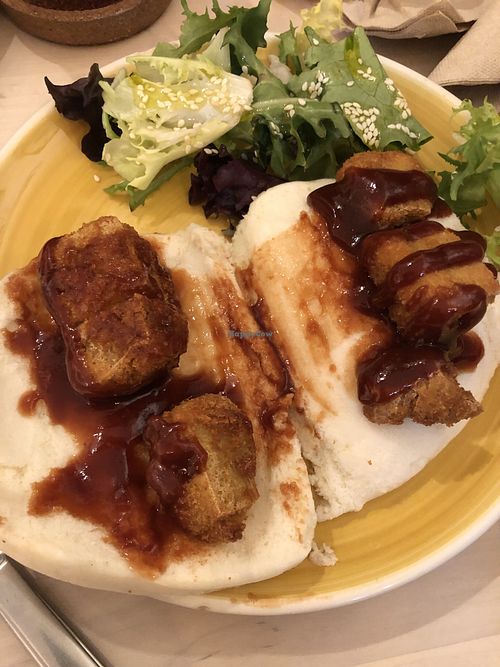 Bao with nuggets at Chillin' Cafe in Madrid