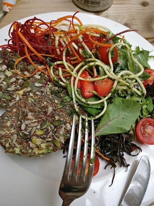 seed dipped avacado with raw veggie spaghetti salad at Le Pain Quotidien in Mons