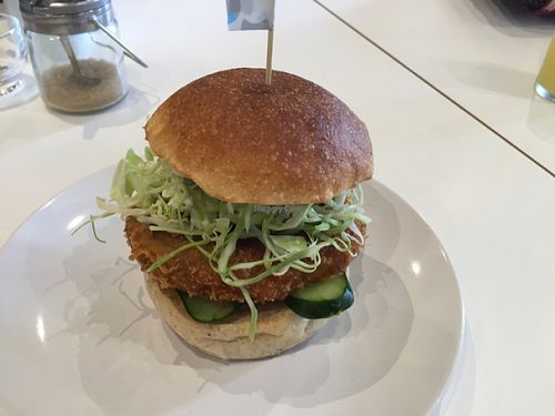 gluten burger at Fluunt KOFU in Kofu