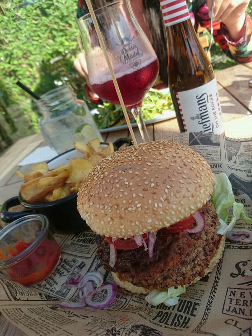 Vegan Burger & Chips at Dolden Mädl in Binz