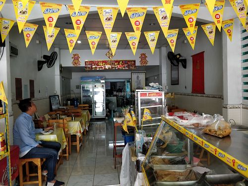 Restaurant interior at Ranahat Je Vegan Restaurant in Ayutthaya
