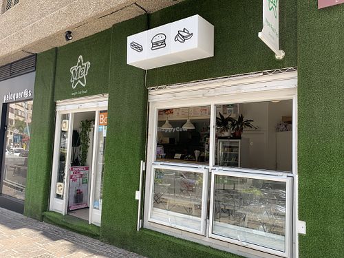 Pequeño paraíso Vegan fast food at Burger Mel - Suarez Guerra in Tenerife