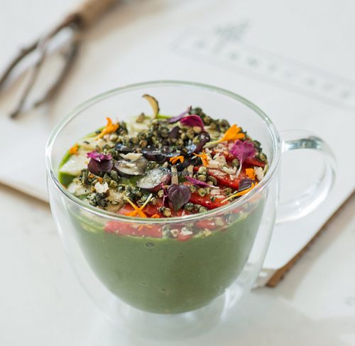 green smoothie bowl at Plant Cafe in Hamala