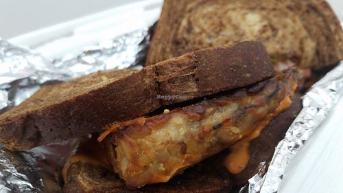 Vegan Tempeh Reuben at PDX - Cafe Yumm - C in Portland