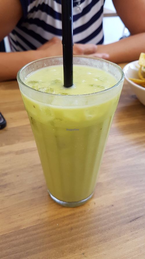 Avocado-lime juice at Quinoa Arago Vegetaria in Barcelona