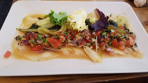 Raw salad at Quinoa Arago Vegetaria in Barcelona