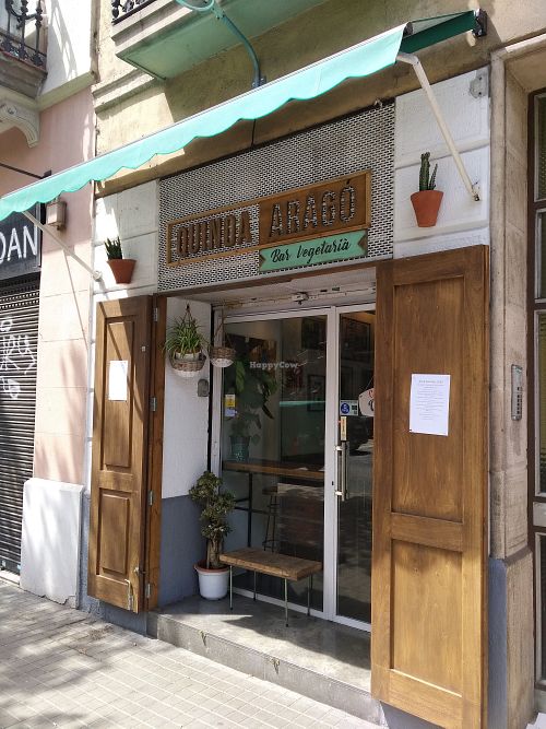 Seen from outside at Quinoa Arago Vegetaria in Barcelona