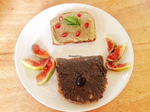 Vegan eggplant caviar & figs olive tapenade on brown bread toasts at Teaffanys in Goa