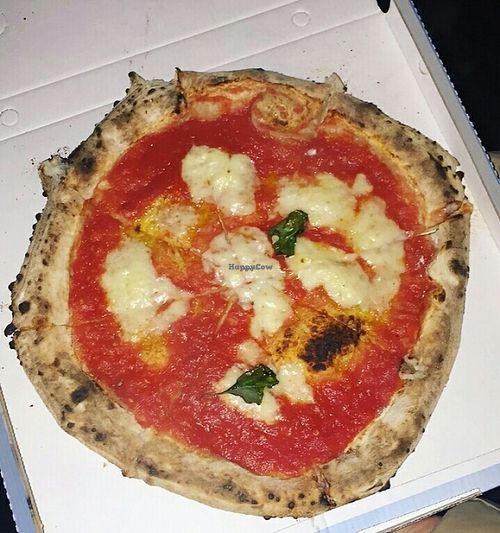 Pizza with vegan mozzarella  at Sciue Sciue in Florence