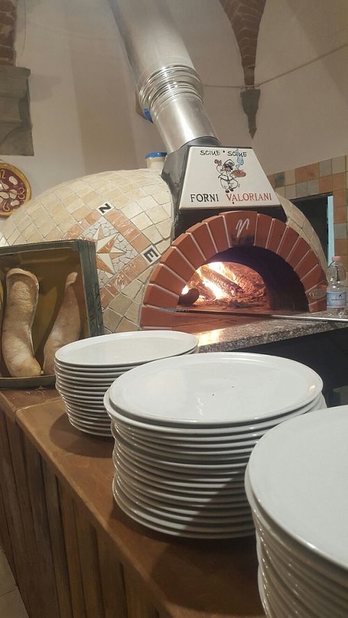 Pizza oven at Sciue Sciue in Florence