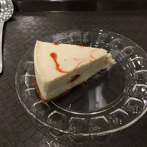 Gâteau faux-mage citron et baies de Goji at Delicieux Veg Fusion Cafe in Montreal