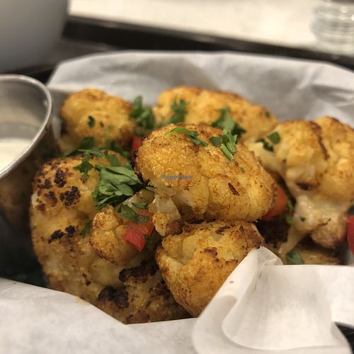 Bouchées de chou-fleur at Delicieux Veg Fusion Cafe in Montreal