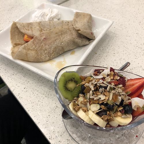 Crêpe et Bol Açaï Puissance at Delicieux Veg Fusion Cafe in Montreal