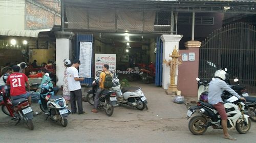 street front at Kang Le Restaurant in Siem Reap