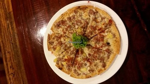 Vegetarian pizza at Yo Vegan in Phuket