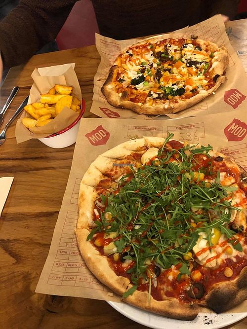 Build-your-own pizzas! at Mod Pizza in Nottingham