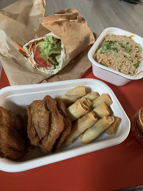 Spring rolls, wrap, pad thai & soy ... at Cosy Green in Ghent