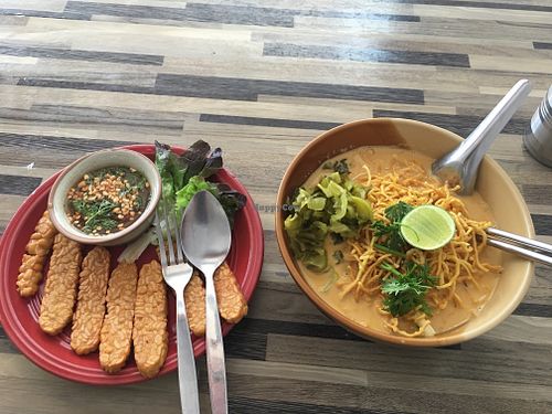 Tempeh and Khao Soi at Bee Vegan in Chiang Mai