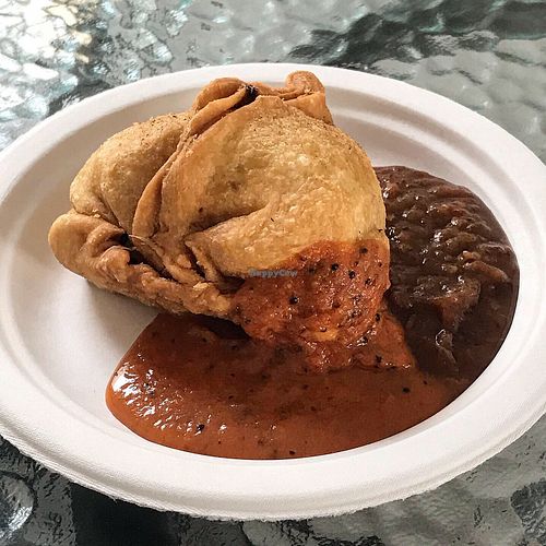 Carrot, pea and nigella seeds samosa at Hariprasad Samosa & Curry in Krakow