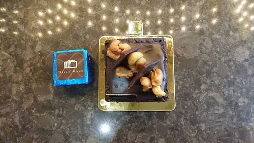 vegan brownie & slice at Dello Mano in Brisbane