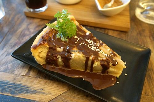 Tarte amande, poire et chocolat at Hope in Paris
