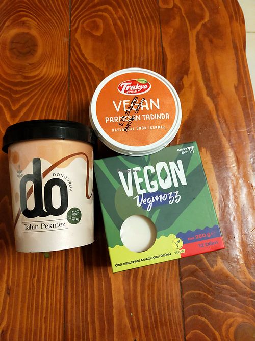 Vegan ice-cream and cheese at MacroCenter Alsancak in Izmir