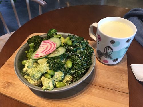 Kale & Bowl, Golden Glow Mylk at Date + Kale in Helsinki
