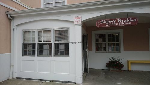 Front of the building at Skinny Buddha Organic Food & Fitness in Mt Kisco