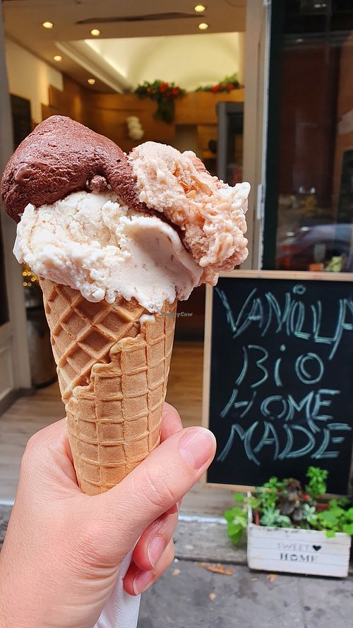 Bacio, Almond and Walnut 😋 at VanillaBio in Como