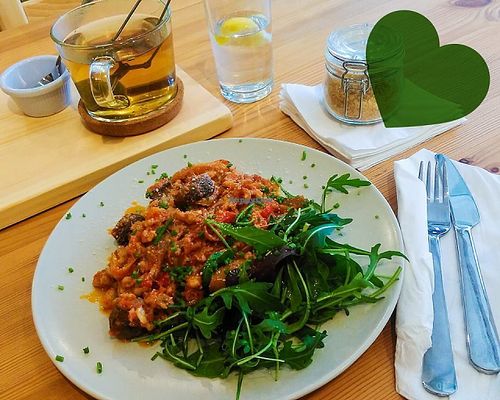 Had the chefs pasta which was vegetarian however there is always Vegan Goulash, Vegan Alpine dumplings - alplings.. -, KUKU which is great, and often VG soups on too. at Alplings in Edinburgh