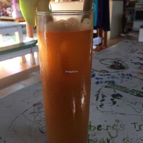 Apple, carrot and ginger juice at Good Earth Cafe in 