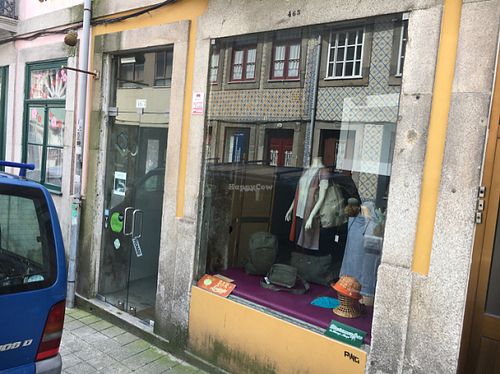 outside at Pandora Patio Cafe in Porto