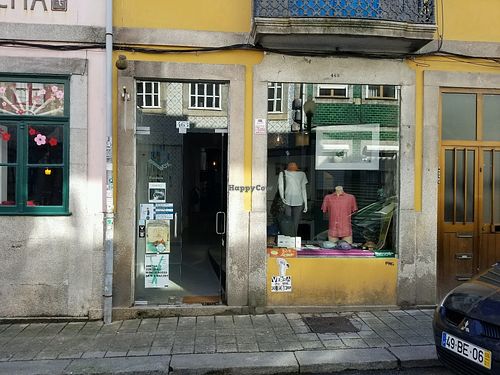 outside at Pandora Patio Cafe in Porto