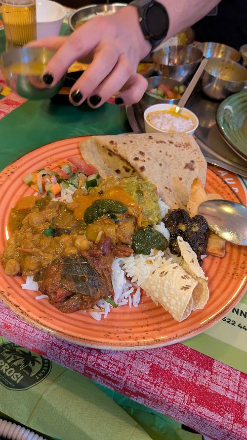 Plated half of the VG thali at Prosi Indian Restaurant in Vienna