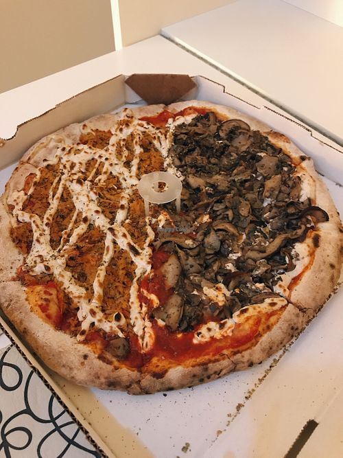 Shitake e “frango” vegano.  at O Forno in Rio De Janeiro