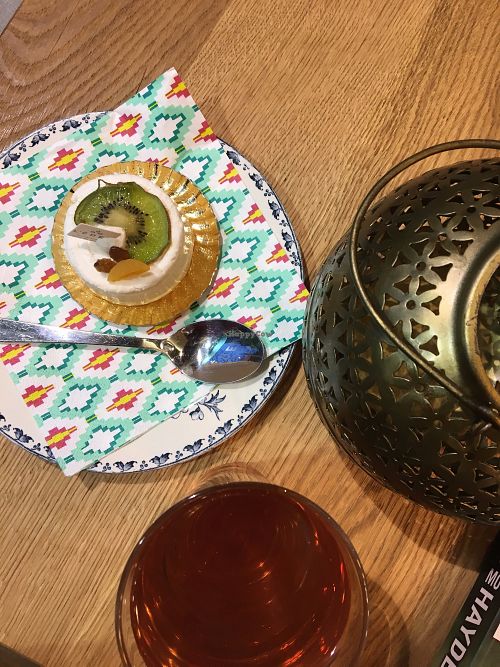 cute decor and tropical vegan cake at L'Eden Libre de Gluten in Obernai