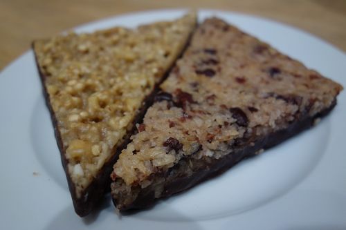 vegane Ecken ("triangles":) cashew and quinoa as well as coconut and cranberry, baked with spelt flour at Alnatura in Mannheim